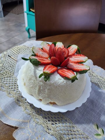 Bolo Ninho com Morango